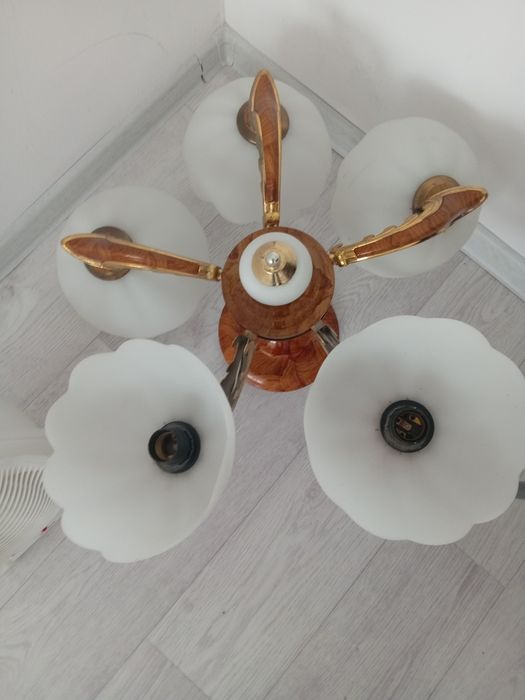 Продам люстру хорошем состоянии все работает