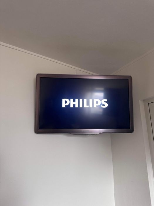 TV Philips LED cu ambilight