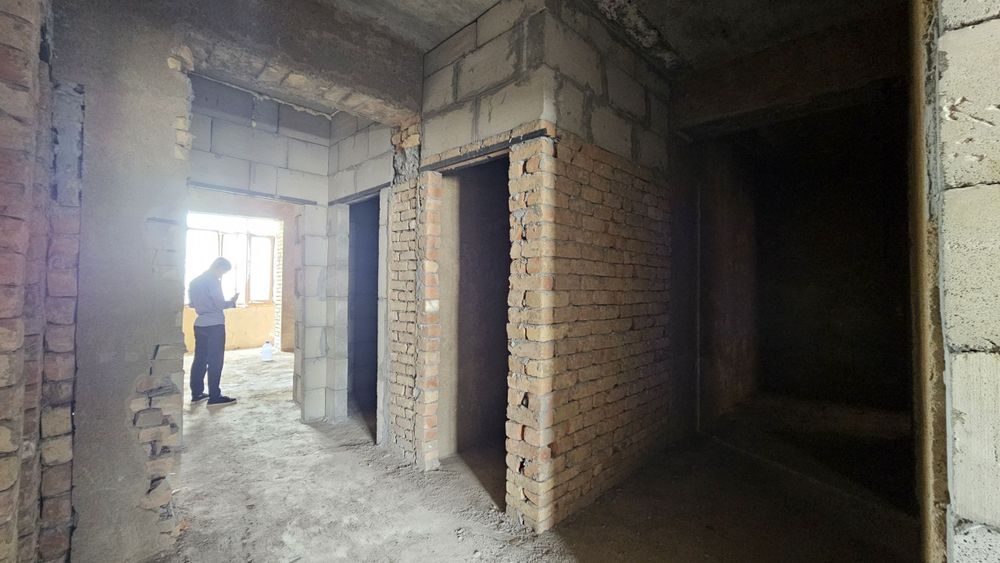 Срочно придётся квартира адрес гиафизика Аэропорт  90.кв 64.900$ торг