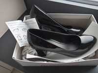 Дамски лачени черни обувки с ток GRACELAND