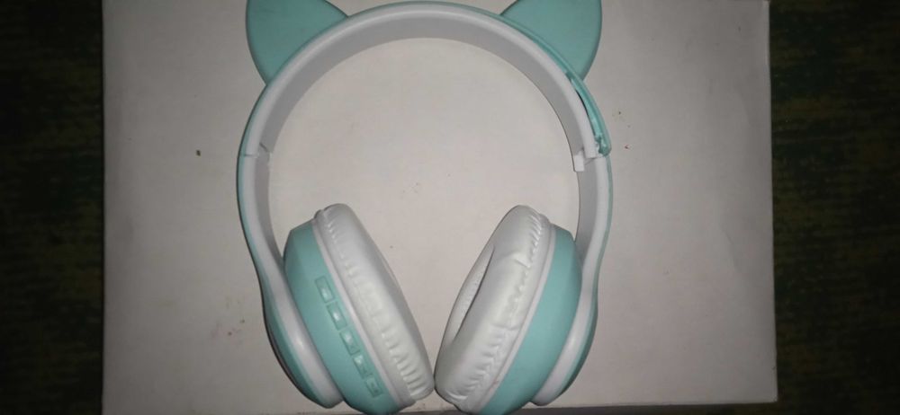 ПРОДАМ беспроводные ДЕТСКИЕ НАУШНИКИ ! С ушками кошки. Б/у. Сломанные.