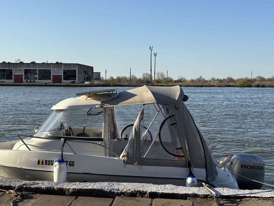 Barca Quick Silver Pilot House plus motor honda 90 plus perdoc !!