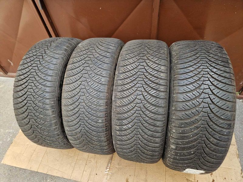 4 Kleber R18 235/55
всесезонни гуми 
DOT0322