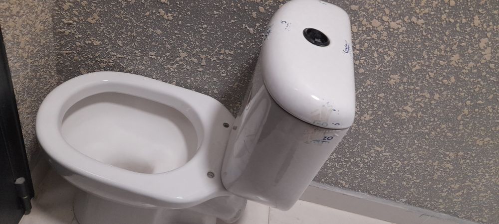 Продаю унитаз в отличном состояние