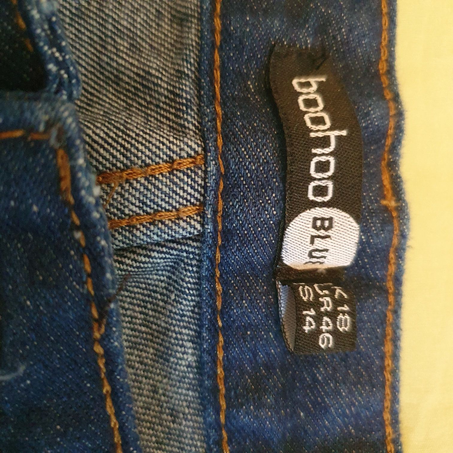 Pantaloni  scurti Boohoo.mas 46