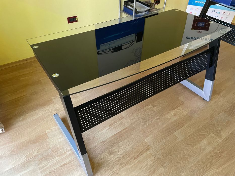 Vand birou de Lux | Sticlă Neagră cu Picioare Metalice | Design Modern
