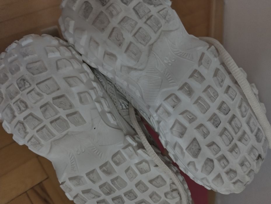 Încălțăminte sport impecabili mărime 28