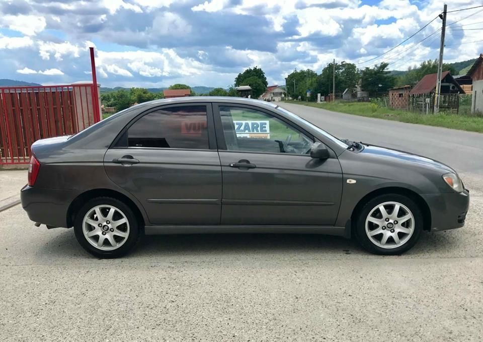 Dezmembrez dezmembram piese auto Kia Cerato 1.6 crdi an 2006