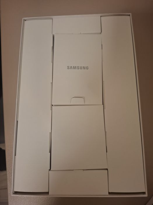 Продаю планшет с разбитым экраном