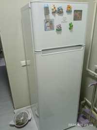 Срочно продается холодильник индезит