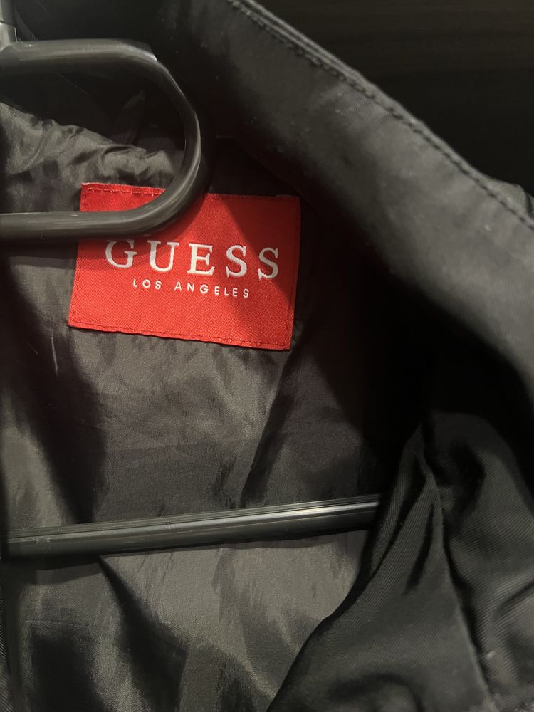 Преходно яке на Guess