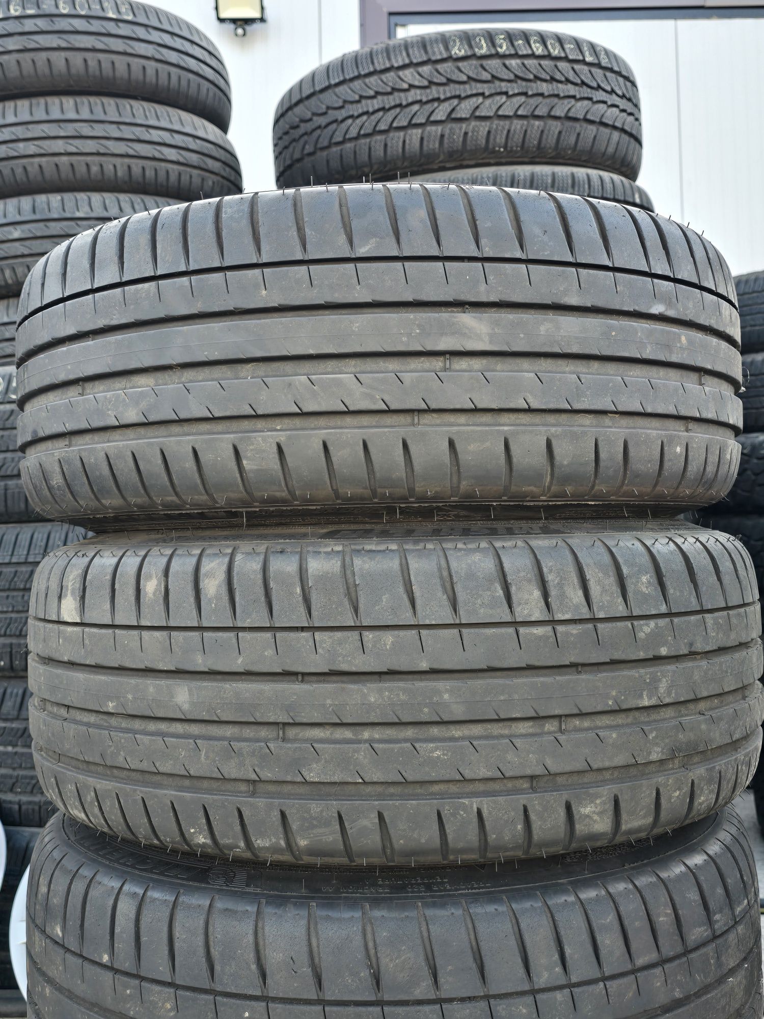 2 Броя 225/40/18 Michelin 6,8mm 21dot