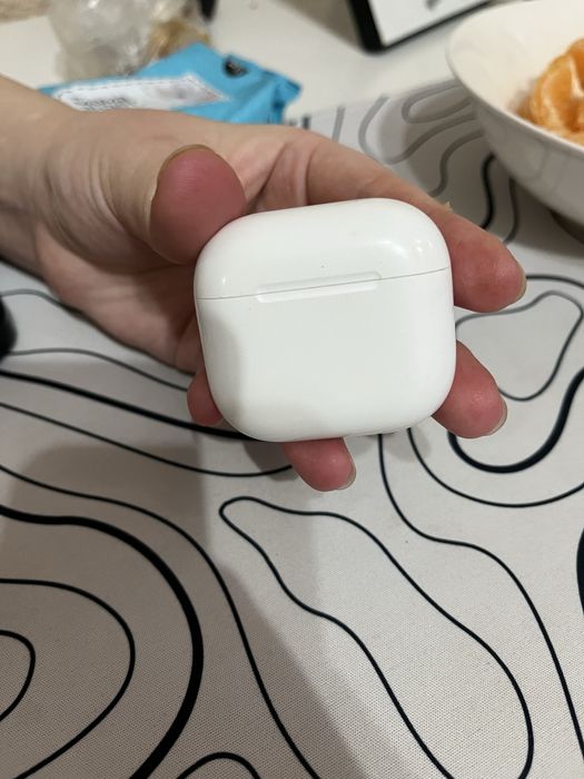 AirPods 4 почти как новый