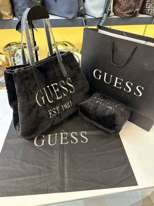 Guess различни модела в различни цветове