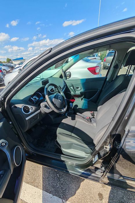 Vand Renault Clio 3, benzina 1.2, 101CP, 2009