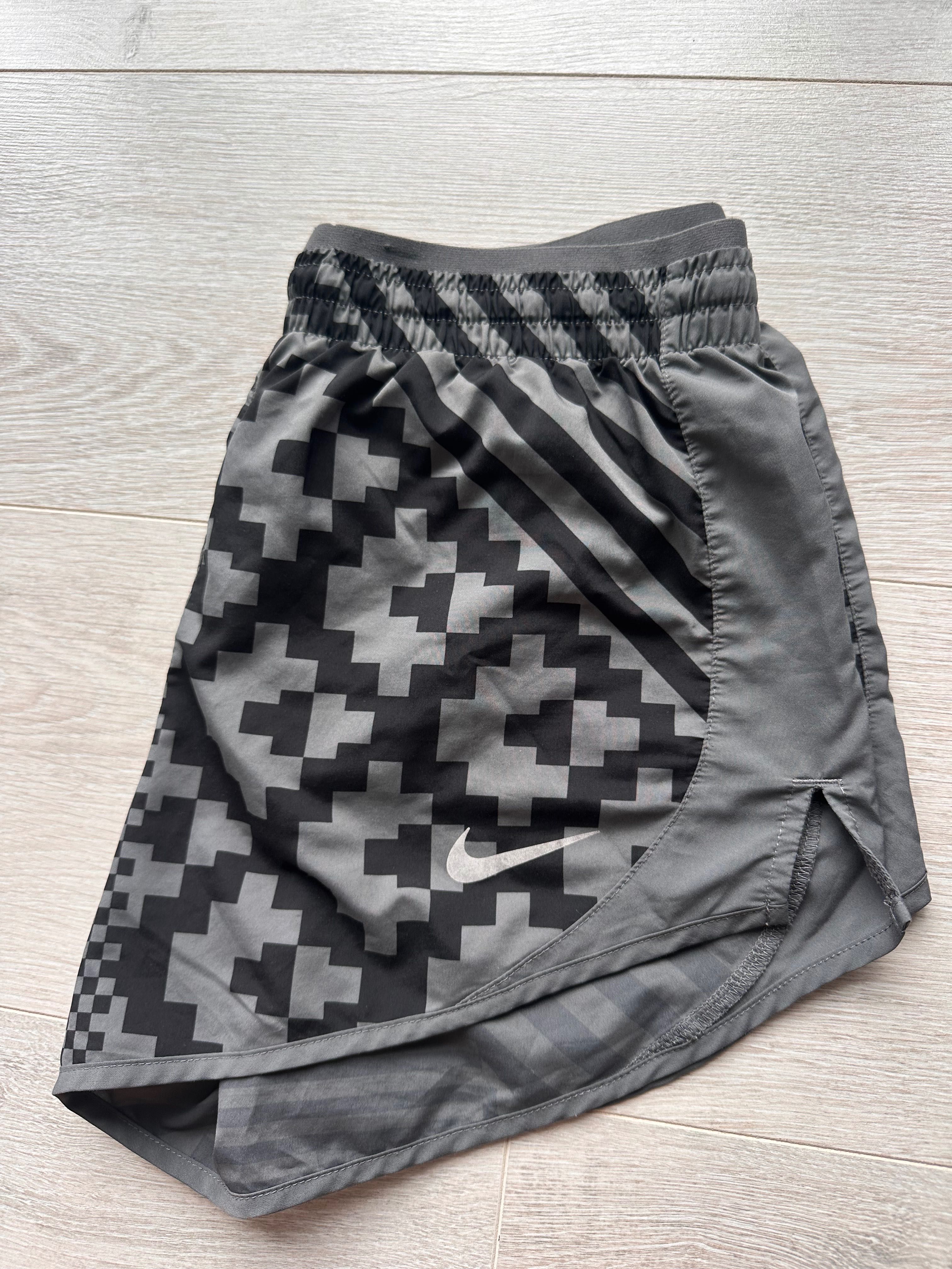 Къси панталонки Nike