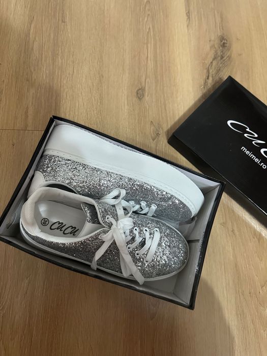 Блестящи кецове в сребърно