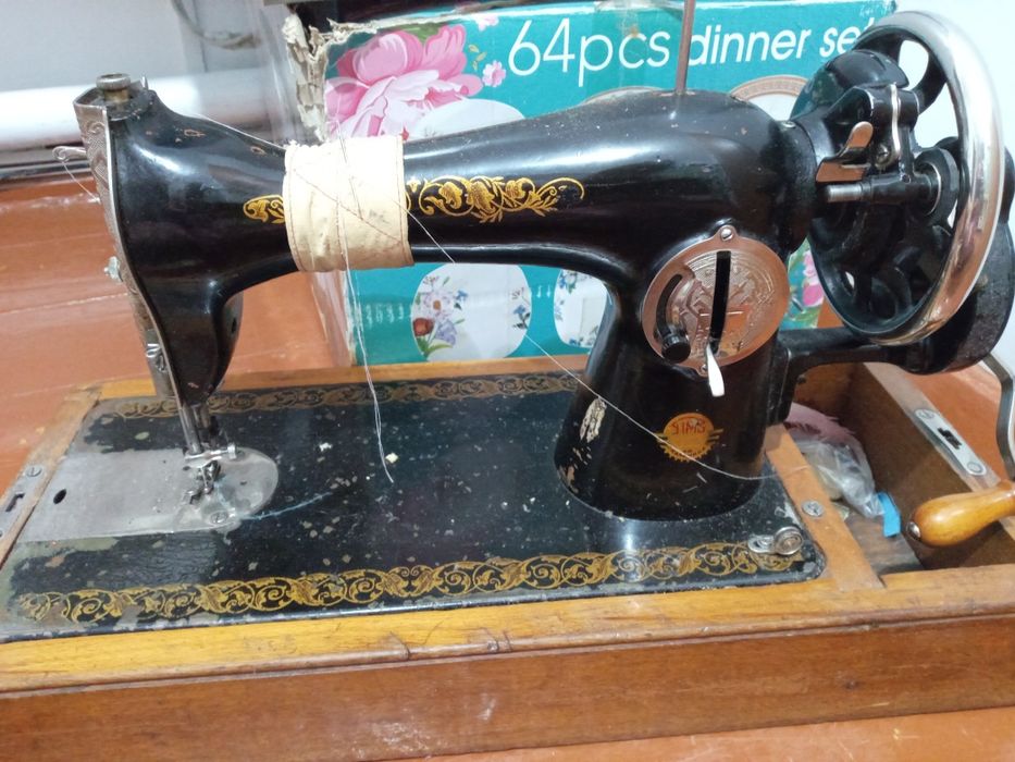 Продам швейную машинку