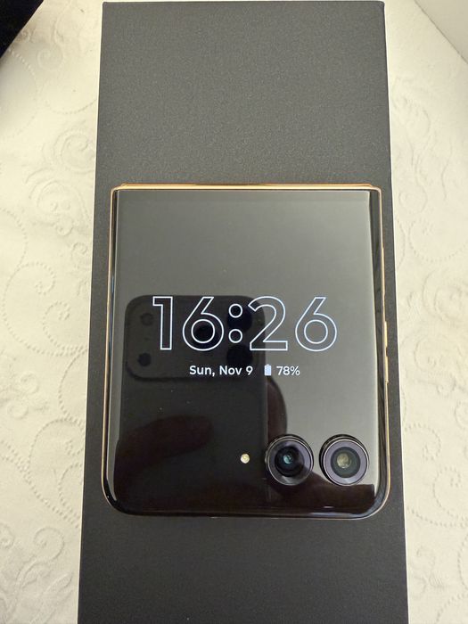 Motorola RAZR 50 Ultra Peach Fuzz 512GB/12GB ram 10 cicluri, garantie