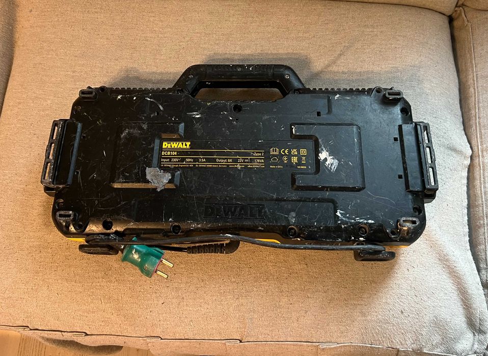 Incarcator DeWalt DCB104 rapid 4 porturi 12V 18V XR Li Ion 8A