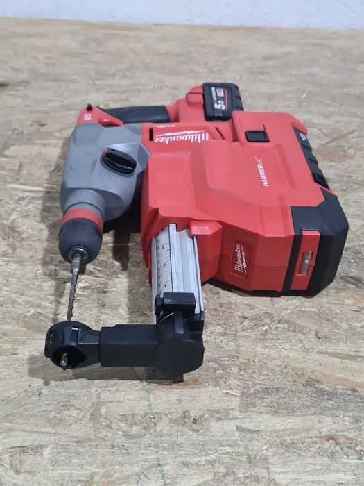 Rotopercutor SDS Plus cu aspirator de praf Milwaukee M18 CHX