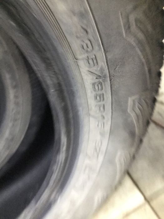 Две шины с хорошими протекторами но без шипов