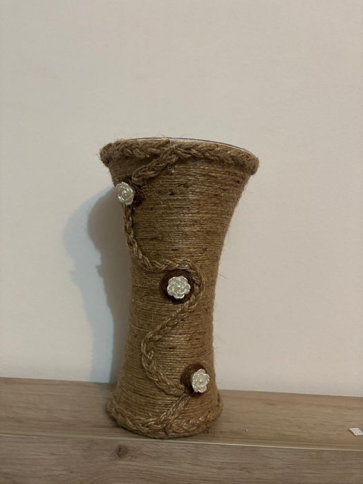 Vaza handmade din sfoara și scoici