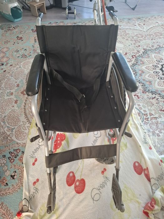 Кресло-каталка в хорошем состояний