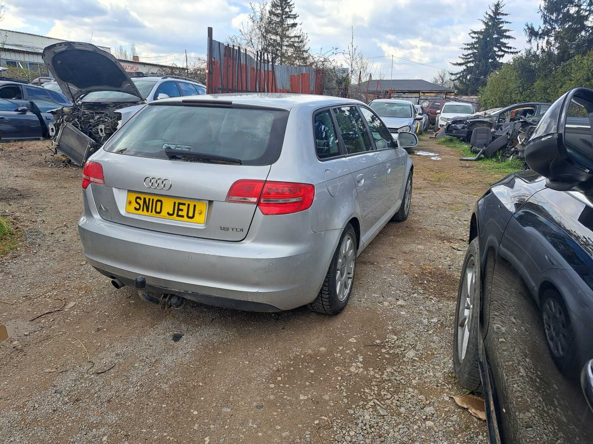 Продавам Audi a3 8p facelift 2011 1.6tdi 105hp, 5скорости на части.