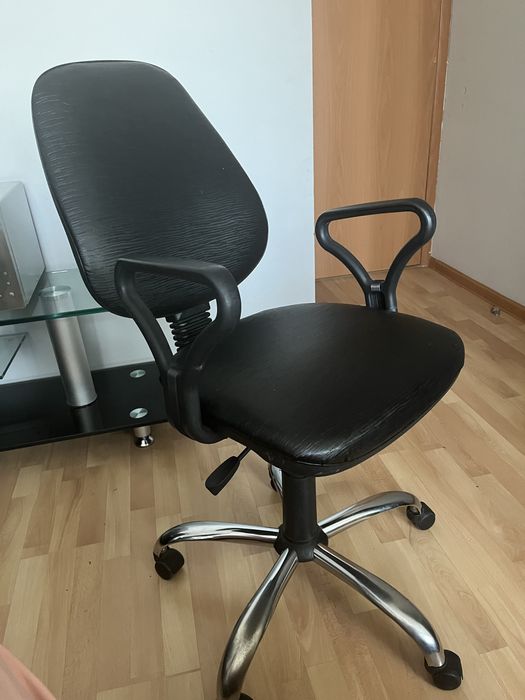 Кресло, Продам офисный кресло