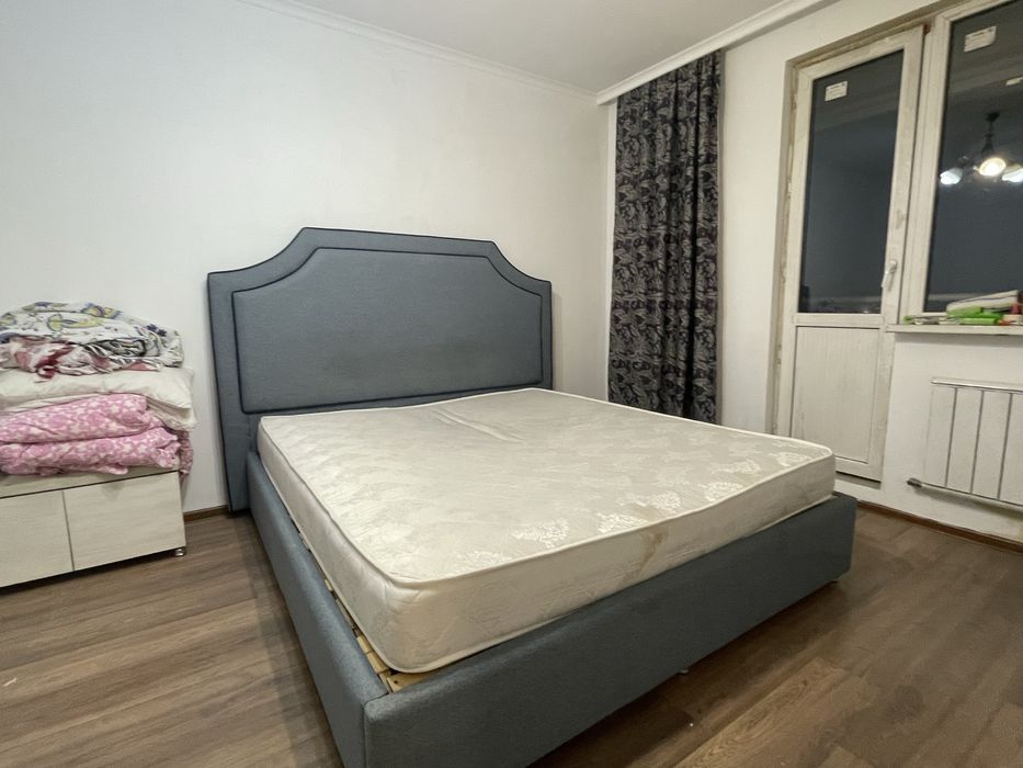 Продам кровать 180* 200 с матрасом