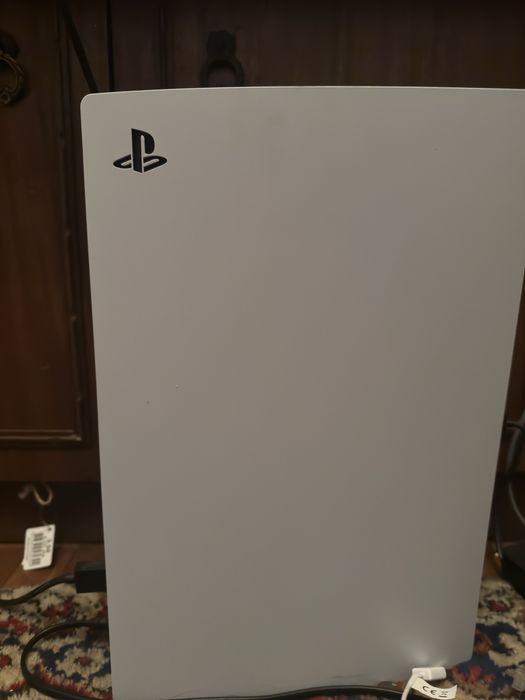 Ps5 Disc Edition в перфектно състояние  Доставка с Еконт.