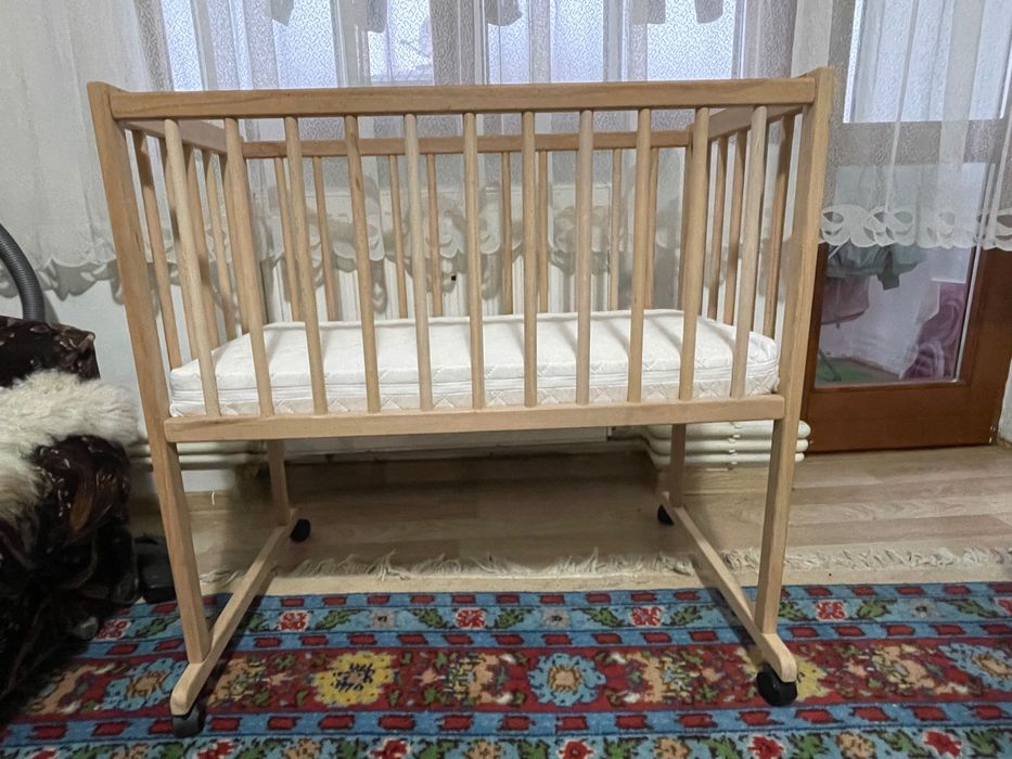 Vând pătuț nou pentru bebeluși.