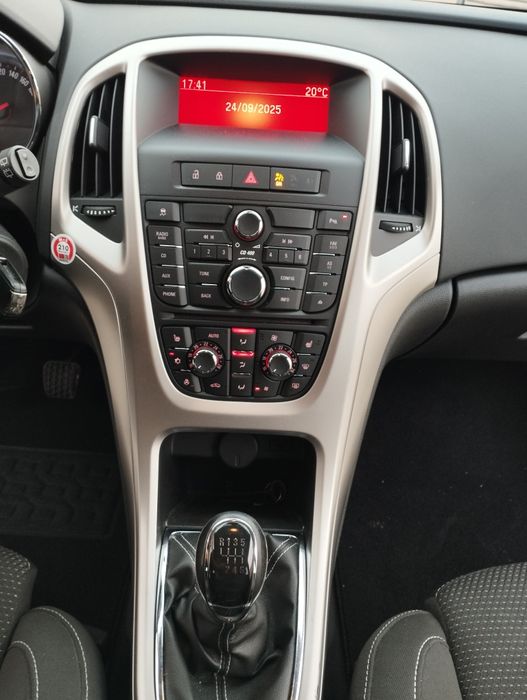 Opel Astra J 2011 2.0 diesel