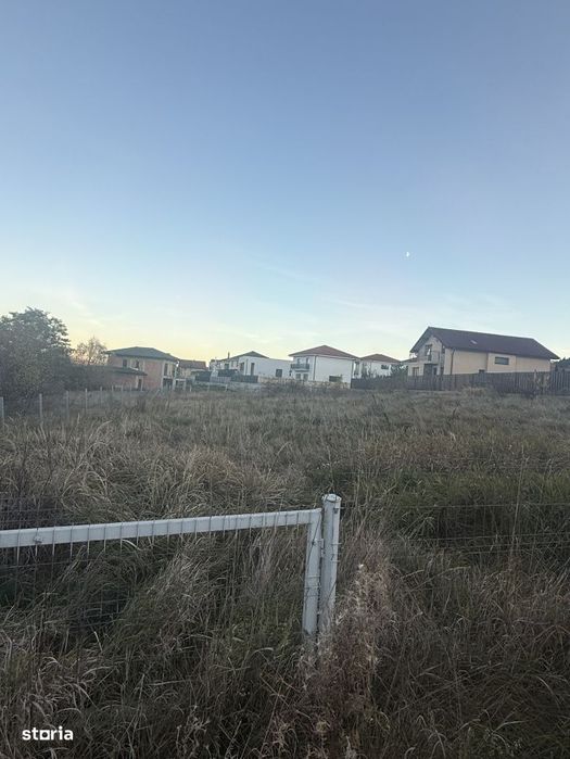 Teren intravilan 1700 mp, front 25 m – Chinteni, str. Decebal, asfal