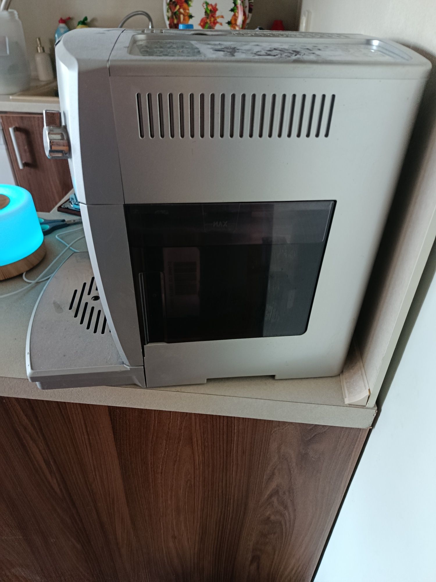 Продавам кафе машина Delonghi