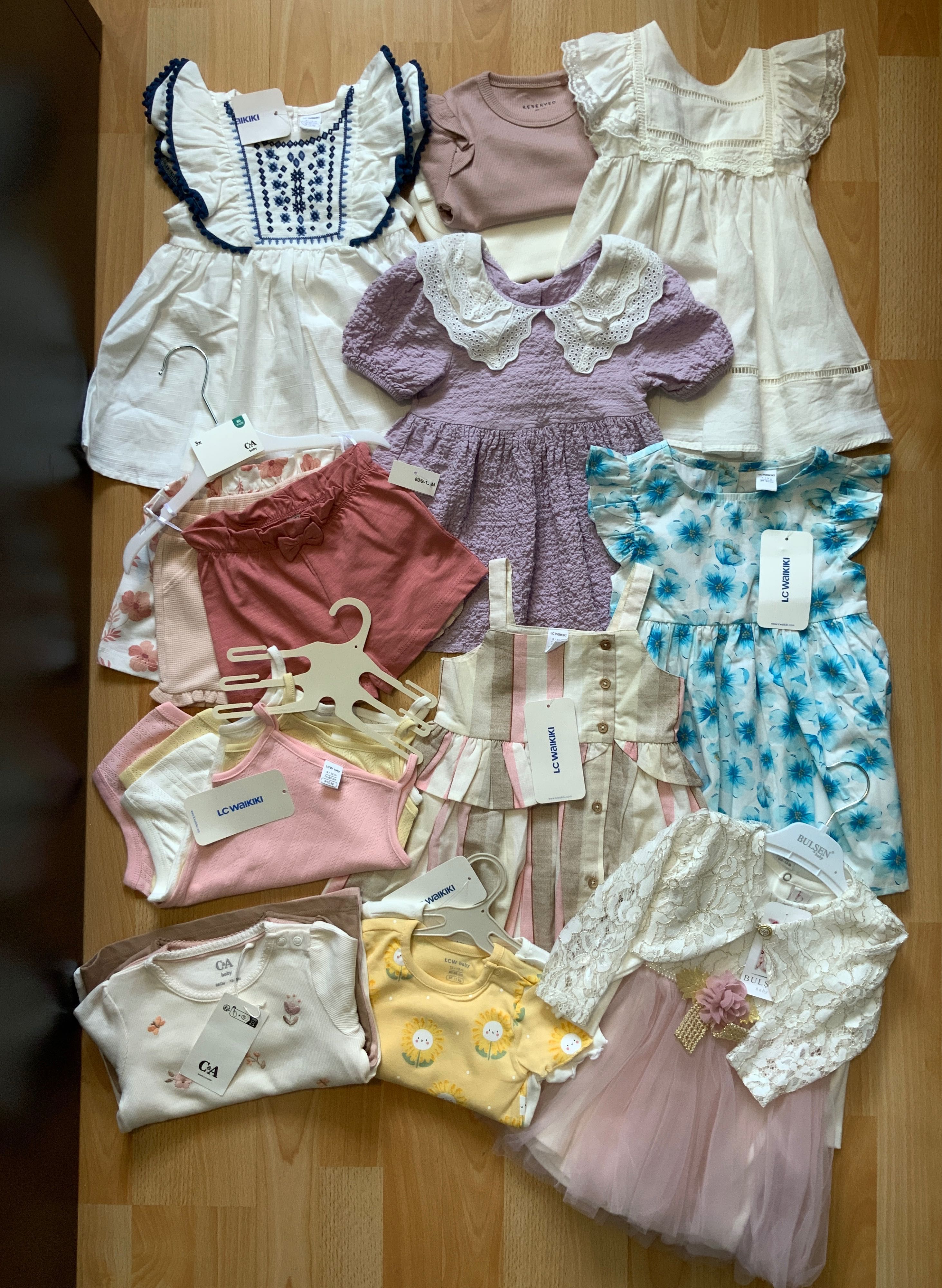 Hainute bebe fetita, marimi intre 68 si 92. Cateva 98-116