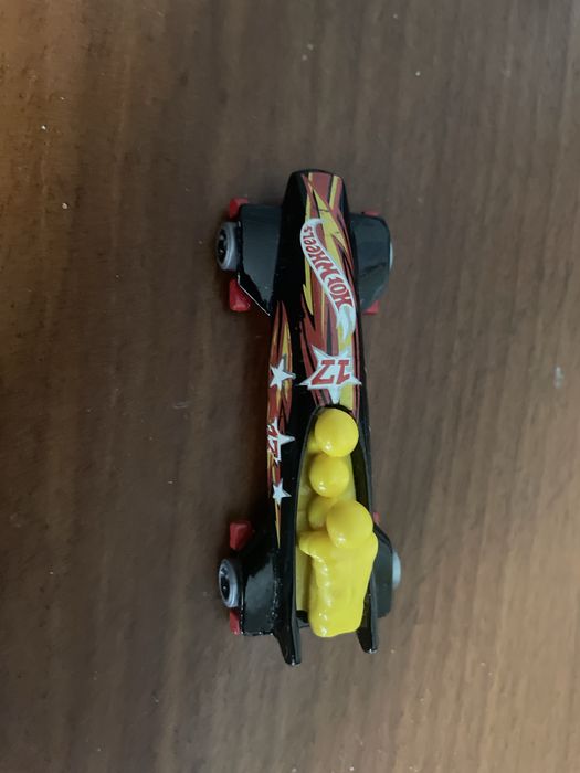 Машинка hot wheels