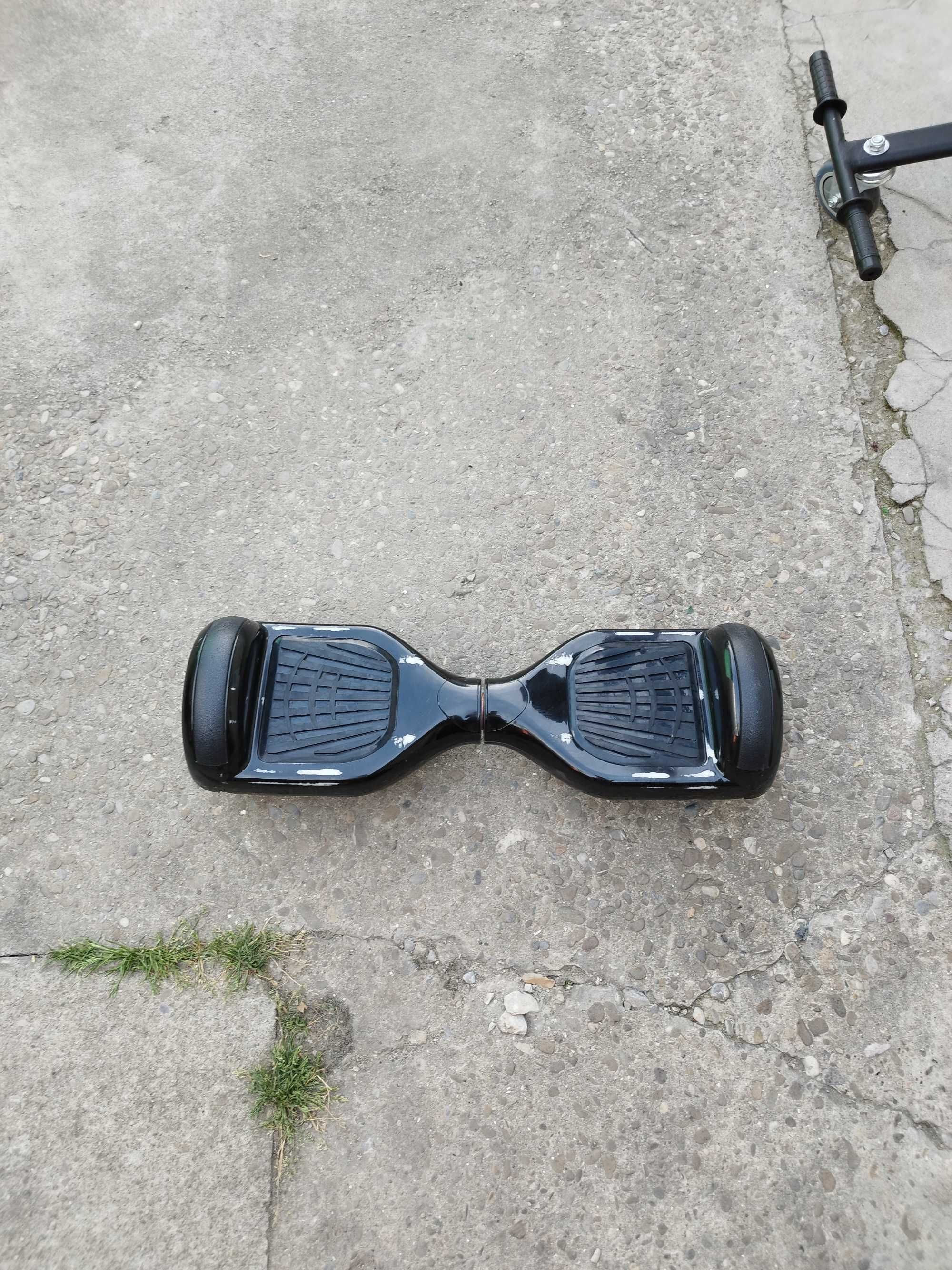 Hoverboard negru, roti 6.5",autonomie 15 km,viteza 10 km/h + scaun