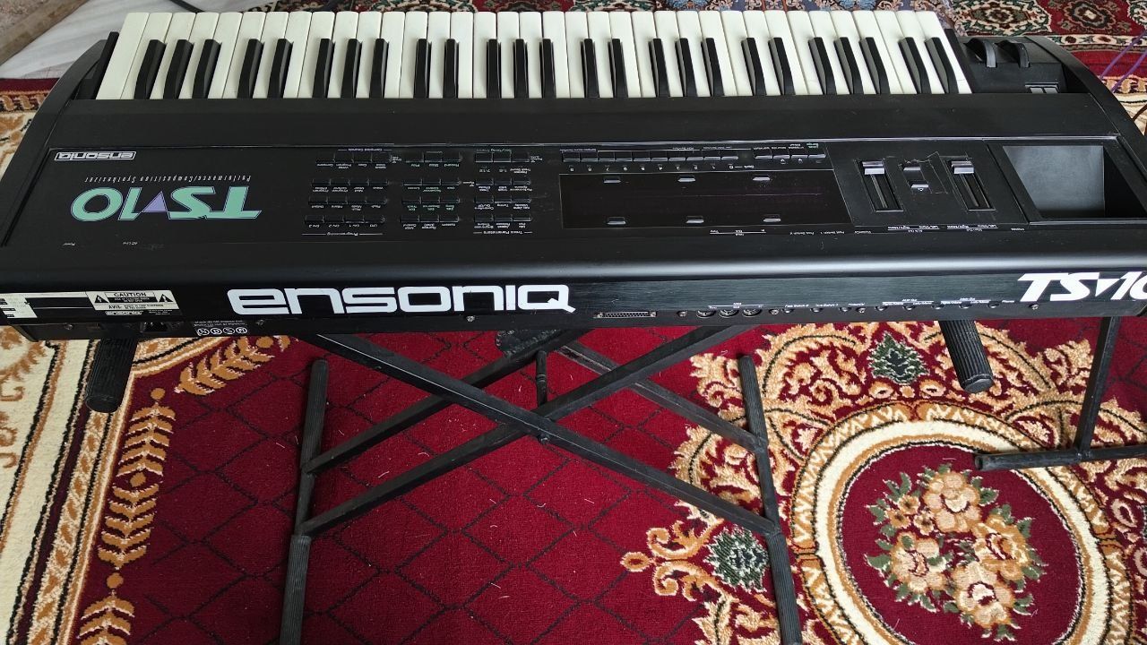 Продаётся профессиональный синтезатор ENSONIQ TS10
