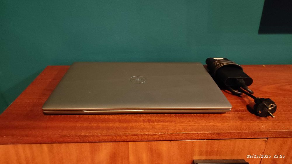 Лаптоп Dell Latitude 5521 (i7, 32GB RAM, 1TB SSD, 15.6-инчов)