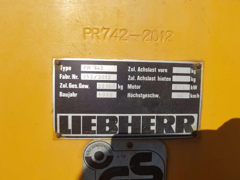 Liebherr 742 dezmembrez buldozer