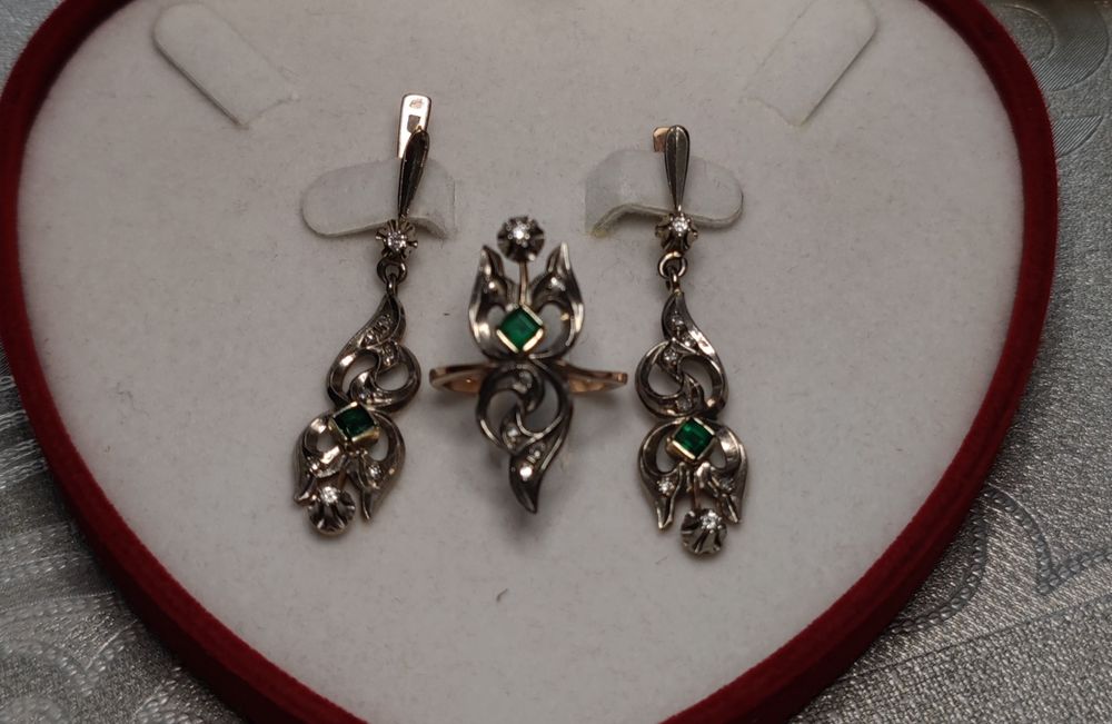 Золотой набор с бриллиантами и изумрудом, 14.3 грамми