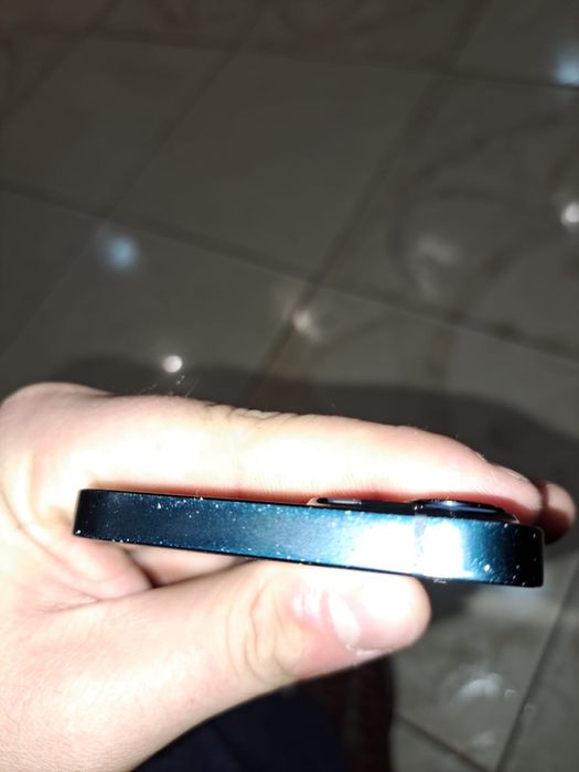 Vand iphone 13 simplu