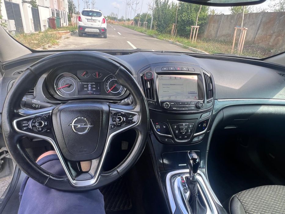 Propietar din 2015 vand  sau schimb insignia