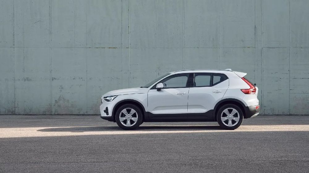 Volvo XC 40 Volvo XC 40, Core, B3 Mild Hybrid / nou / pe stoc / livrare imediata