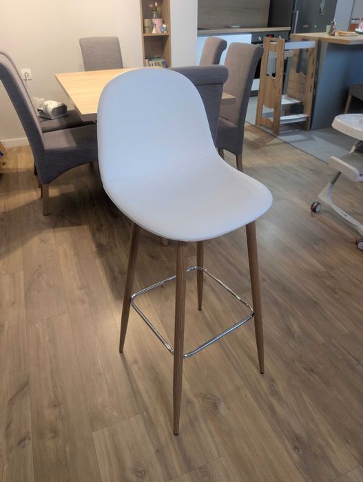 Бар стол JONSTRUP бяла изкуствена кожа/цвят натурален дъб. Jysk