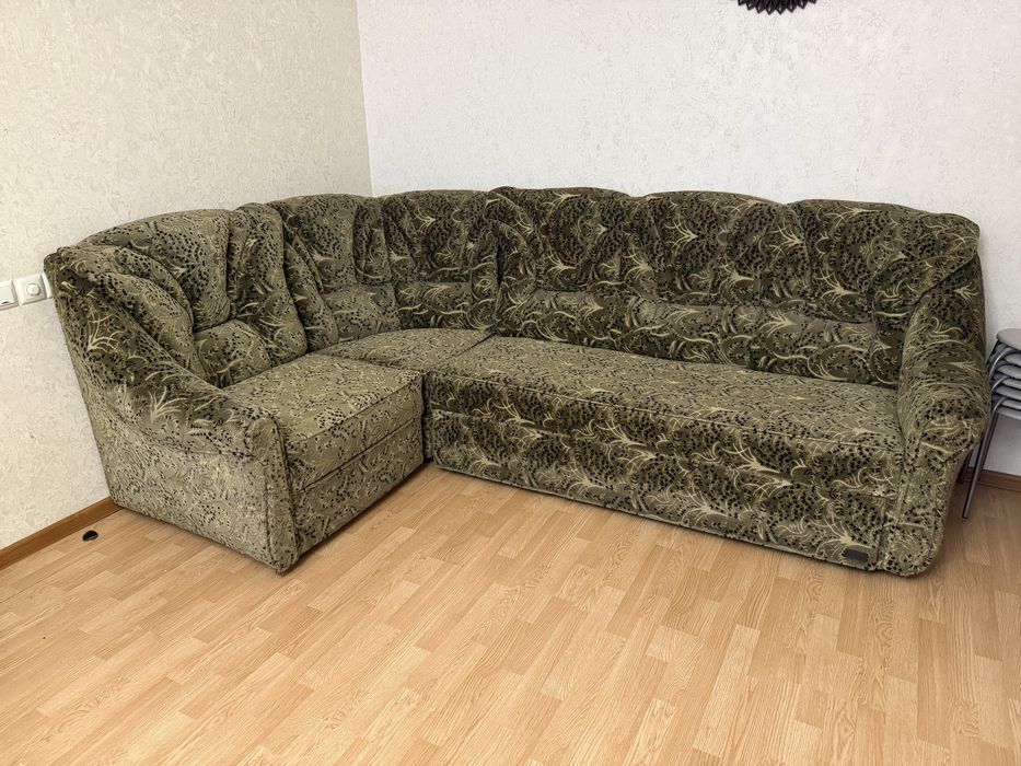 Продам угловой диван + кресло