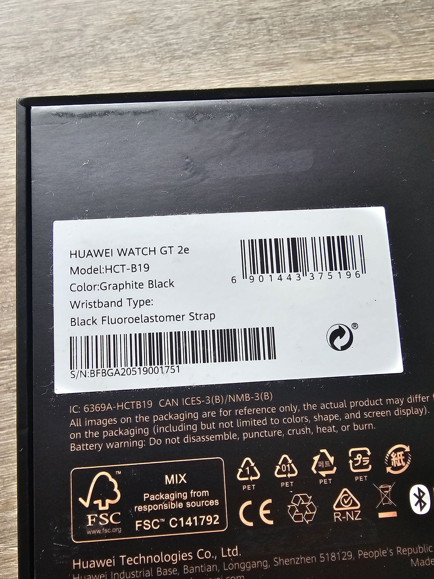 Смартчасовник Huawei GT2e с 2 каишки и 2 зарядни