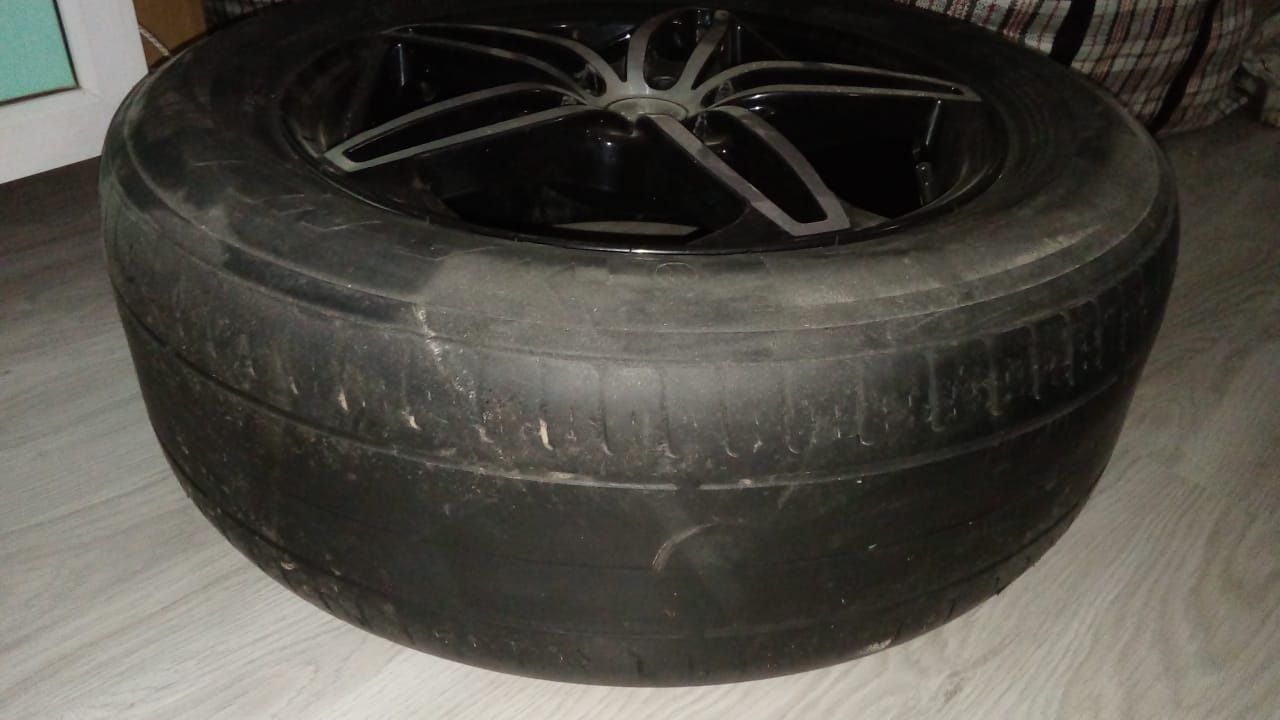 Продам диски с покрышками , новая 225/60R17    150 000